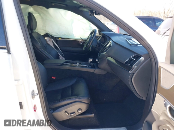 2018 Volvo XC90 Momentum with VIN YV4102XK8J1321378, listed as a IAAI auction lot 41304864 with 58,806 mi miles and . Bid and sale history available at DreamBid. Image 5.
