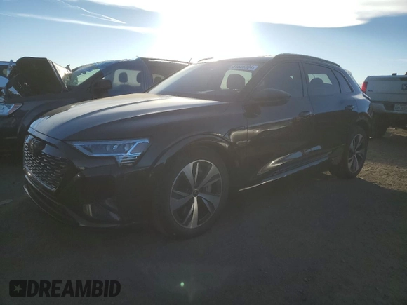 2024 Audi Q8 e-tron Premium z VIN WA14AAGE5RB042214, wystawiony jako Copart lot #81625384 z przebiegiem 20 296 mil mil oraz Szkoda całkowita • Salvage title. Historia ofert i sprzedaży dostępna na DreamBid. Obrazek 1.