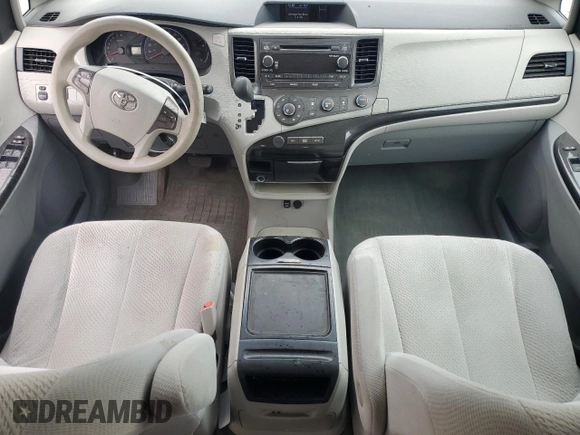 2012 Toyota Sienna LE AAS z VIN 5TDKK3DC0CS222967, wystawiony jako Copart lot #58044405 z przebiegiem 219 970 mil mil oraz Szkoda całkowita • Salvage title. Historia ofert i sprzedaży dostępna na DreamBid. Obrazek 8.