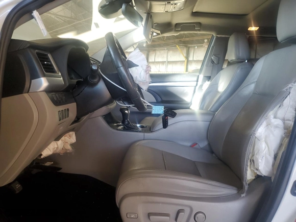 2019 Toyota Highlander SE with VIN 5TDJZRFH8KS723817, listed as a Copart auction lot 50192545 with 69,655 mi miles and Salvage Title. Bid and sale history available at carsss.com. Image 7.