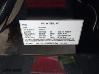 2025 Tesla Model Y Long Range with VIN 7SAYGDEE2SA351944, listed as a IAAI auction lot 41372161 with 1,529 mi miles. Bid and sale history available at carsss.com. Image 9.