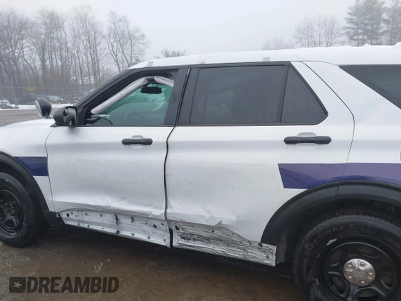 2022 Ford Police Interceptor Utility z VIN 1FM5K8AB5NGA54483, wystawiony jako IAAI lot #41562308 z przebiegiem 65 002 mil mil oraz . Historia ofert i sprzedaży dostępna na DreamBid. Obrazek 14.