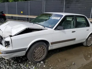 1996 Oldsmobile Cutlass Ciera 1SA VX5 z VIN 1G3AJ55M0T6399357, wystawiony jako Copart lot #60722234 z przebiegiem 128 495 mil mil oraz Szkody całkowita. Historia ofert i sprzedaży dostępna na DreamBid. Obrazek 1.