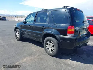 2005 Ford Escape Limited with VIN 1FMCU94165KE32639, listed as a IAAI auction lot 41960732 with 204,979 mi miles. Bid and sale history available at carsss.com. Image 3.