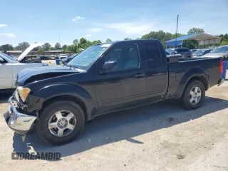 2006 Nissan Frontier SE z VIN 1N6AD06U56C455126, wystawiony jako Copart lot #55695735 z przebiegiem 149 511 mil mil oraz Szkoda całkowita • Salvage title. Historia ofert i sprzedaży dostępna na DreamBid. Obrazek 1.