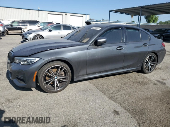 2020 BMW 3 Series 330i z VIN 3MW5R1J00L8B13518, wystawiony jako Copart lot #56289265 z przebiegiem 74 336 mil mil oraz Czysty tytuł • Clean title. Historia ofert i sprzedaży dostępna na DreamBid. Obrazek 1.