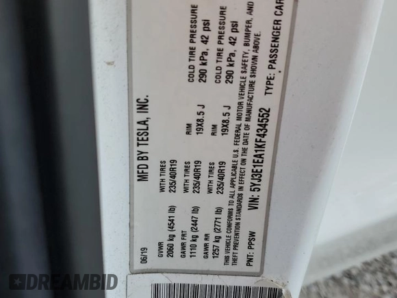 2019 Tesla Model 3 Mid Range z VIN 5YJ3E1EA1KF434552, wystawiony jako Copart lot #48161785 z przebiegiem 57 558 mil mil oraz Tytuł czysty. Historia ofert i sprzedaży dostępna na DreamBid. Obrazek 13.