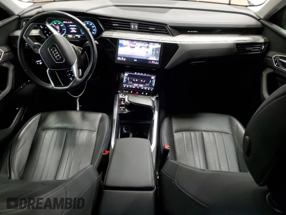 2021 Audi e-tron Premium Plus z VIN WA1LAAGE8MB015982, wystawiony jako Copart lot #47356315 z przebiegiem 43 618 mil mil oraz Nie do naprawy • Non repairable. Historia ofert i sprzedaży dostępna na DreamBid. Obrazek 8.