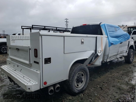 2019 Ford F-350 with VIN 1FD8W3BT8KEF59372, listed as a Copart auction lot 57202484 with 216,006 mi miles and Salvage title. Bid and sale history available at DreamBid. Image 3.