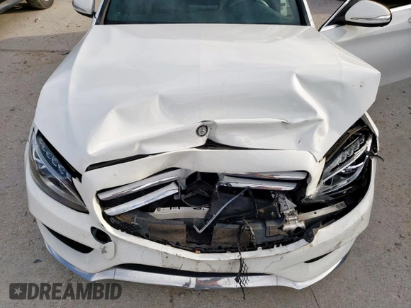 2015 Mercedes-Benz C 300 z VIN 55SWF4JB5FU068688, wystawiony jako Copart lot #57810905 z przebiegiem 108 039 mil mil oraz Szkoda całkowita • Salvage title. Historia ofert i sprzedaży dostępna na DreamBid. Obrazek 11.
