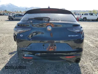 2024 Alfa Romeo Stelvio Ti z VIN ZASPAKBN3R7D79474, wystawiony jako Copart lot #50245995 z przebiegiem 14 558 mil mil oraz Szkoda całkowita • Salvage title. Historia ofert i sprzedaży dostępna na DreamBid. Obrazek 6.