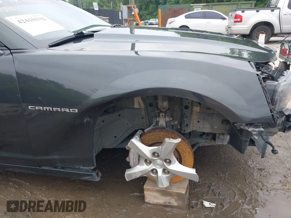 2015 Chevrolet Camaro SS with VIN 2G1FK1EJ3F9241375, listed as a IAAI auction lot 42410332 with 90,000 mi miles and . Bid and sale history available at DreamBid. Image 19.