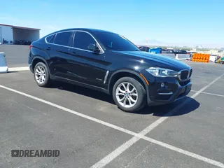 2015 BMW X6 xDrive35i z VIN 5UXKU2C54F0F95686, wystawiony jako IAAI lot #42200360 z przebiegiem 124 798 mil mil oraz . Historia ofert i sprzedaży dostępna na DreamBid. Obrazek 1.