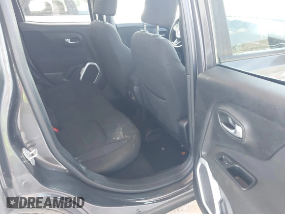 2018 Jeep Renegade Latitude with VIN ZACCJABB5JPG86563, listed as a IAAI auction lot 42109270 with 185,540 mi miles. Bid and sale history available at carsss.com. Image 8.