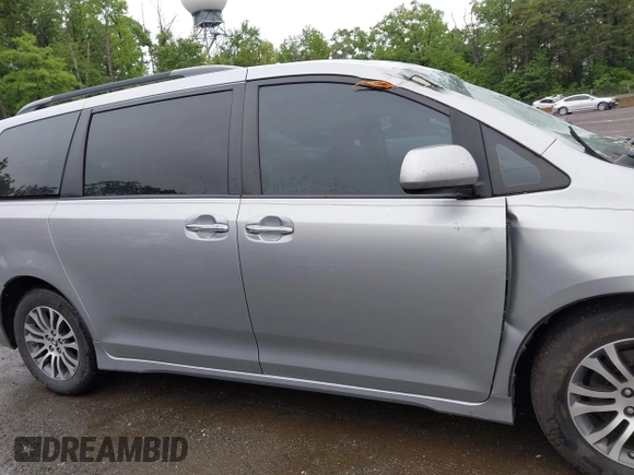 2018 Toyota Sienna XLE Auto Access Seat с VIN 5TDYZ3DC2JS940989, выставлен на аукционе IAAI как лот 42316742 с пробегом 130 731 миль миль и . История ставок и продаж доступна на DreamBid. Изображение 13.