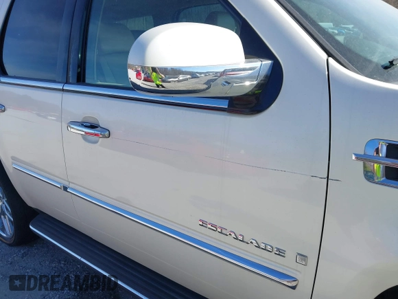 2009 Cadillac Escalade z VIN 1GYFK53219R121847, wystawiony jako IAAI lot #41818934 z przebiegiem 132 293 mil mil oraz . Historia ofert i sprzedaży dostępna na DreamBid. Obrazek 19.