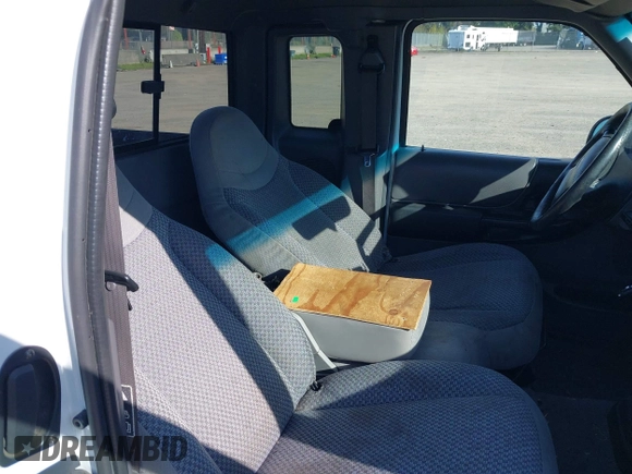 2002 Ford Ranger XLT Appearance with VIN 1FTYR44E62PA21905, listed as a IAAI auction lot 42040886 with 187,817 mi miles. Bid and sale history available at carsss.com. Image 8.