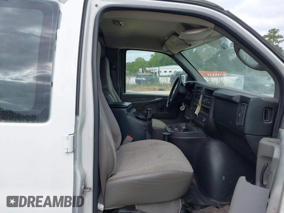 2008 Chevrolet City Express Cargo z VIN 1GCGG256481189714, wystawiony jako IAAI lot #42088663 z przebiegiem 181 103 mil mil oraz . Historia ofert i sprzedaży dostępna na DreamBid. Obrazek 5.