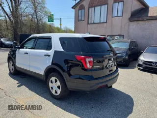 2018 Ford Police Interceptor Utility z VIN 1FM5K8AR4JGA32224, wystawiony jako Copart lot #55688025 z przebiegiem 121 565 mil mil oraz Tytuł czysty. Historia ofert i sprzedaży dostępna na DreamBid. Obrazek 3.