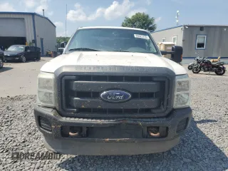2013 Ford F-250 XL with VIN 1FT7X2B66DEA81666, listed as a Copart auction lot 65623755 with 330,532 mi miles and Salvage title. Bid and sale history available at DreamBid. Image 5.