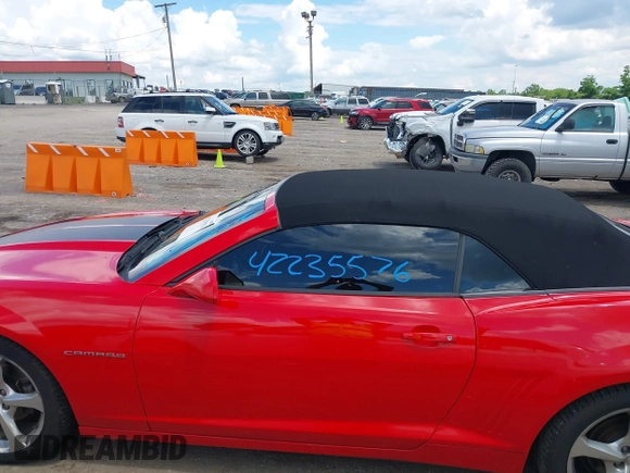 2015 Chevrolet Camaro LT z VIN 2G1FF3D36F9198136, wystawiony jako IAAI lot #42235576 z przebiegiem 168 611 mil mil oraz . Historia ofert i sprzedaży dostępna na DreamBid. Obrazek 14.
