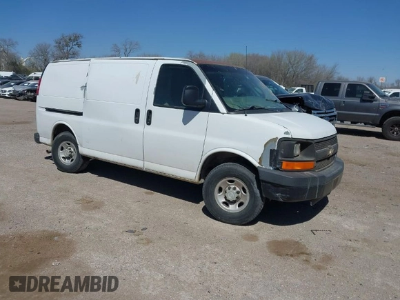 2008 Chevrolet Express Cargo Van with VIN 1GCGG25C381184266, listed as a IAAI auction lot 41833807 with 472,299 mi miles. Bid and sale history available at carsss.com. Image 1.