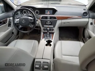2013 Mercedes-Benz C 300 Sport z VIN WDDGF8AB2DG132238, wystawiony jako Copart lot #54061085 z przebiegiem 91 480 mil mil oraz Szkoda całkowita • Salvage title. Historia ofert i sprzedaży dostępna na DreamBid. Obrazek 8.