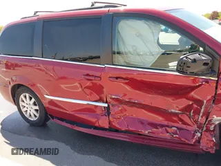 2014 Chrysler Town & Country Touring z VIN 2C4RC1BG7ER433956, wystawiony jako IAAI lot #42230097 z przebiegiem 107 737 mil mil oraz . Historia ofert i sprzedaży dostępna na DreamBid. Obrazek 18.