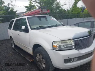 2010 Lincoln Navigator z VIN 5LMJJ2H56AEJ10805, wystawiony jako IAAI lot #42478611 z przebiegiem Nie podano mil oraz . Historia ofert i sprzedaży dostępna na DreamBid. Obrazek 1.
