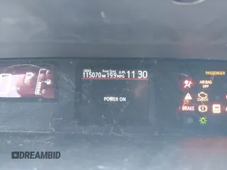 2017 Toyota Prius One z VIN JTDKDTB39H1591876, wystawiony jako IAAI lot #42086978 z przebiegiem 115 070 mil mil oraz . Historia ofert i sprzedaży dostępna na DreamBid. Obrazek 16.