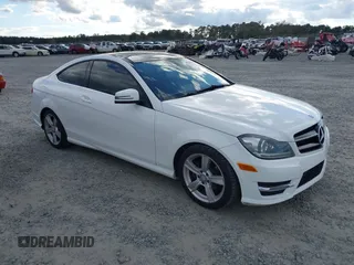 2015 Mercedes-Benz C-Class C 250 with VIN WDDGJ4HBXFG360200, listed as a IAAI auction lot 40952908 with 70,987 mi miles. Bid and sale history available at carsss.com. Image 1.