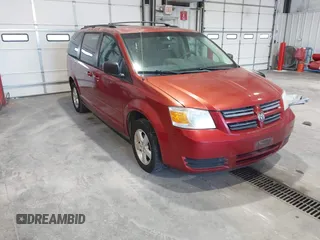2010 Dodge Grand Caravan SE z VIN 2D4RN4DE8AR233057, wystawiony jako IAAI lot #42809235 z przebiegiem 173 192 mil mil oraz . Historia ofert i sprzedaży dostępna na DreamBid. Obrazek 1.