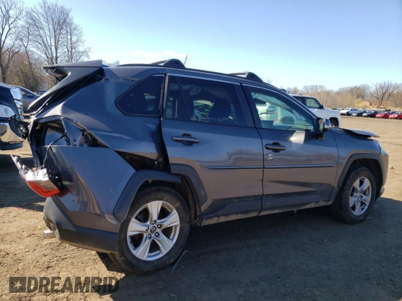 2022 Toyota RAV4 XLE with VIN 2T3P1RFV3NW297819, listed as a Copart auction lot 50376885 with 31,645 mi miles and Salvage Title. Bid and sale history available at carsss.com. Image 3.