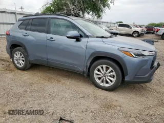 2023 Toyota Corolla Cross LE z VIN 7MUCAAAG4PV038470, wystawiony jako Copart lot #55999615 z przebiegiem 41 269 mil mil oraz Szkoda całkowita • Salvage title. Historia ofert i sprzedaży dostępna na DreamBid. Obrazek 4.