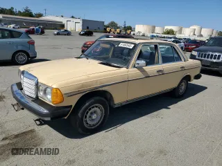 1984 Mercedes-Benz 300 D z VIN WDBAB33A9EA147115, wystawiony jako Copart lot #61462545 z przebiegiem 285 650 mil mil oraz Czysty tytuł • Clean title. Historia ofert i sprzedaży dostępna na DreamBid. Obrazek 1.