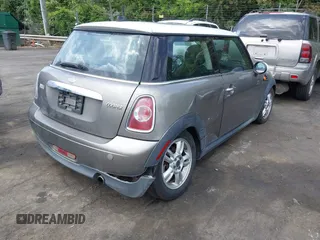 2013 MINI Hardtop with VIN WMWSU3C58DT681631, listed as a IAAI auction lot 42130063 with 177,182 mi miles and . Bid and sale history available at DreamBid. Image 4.