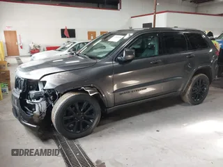 2018 Jeep Grand Cherokee Laredo E with VIN 1C4RJFAG5JC343101, listed as a IAAI auction lot 41211158 with 105,886 mi miles. Bid and sale history available at carsss.com. Image 17.