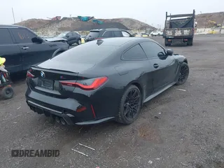 2022 BMW M4 Competition xDrive с VIN WBS43AZ04NCJ24059, выставлен на аукционе IAAI как лот 42182813 с пробегом 27 682 миль миль и . История ставок и продаж доступна на DreamBid. Изображение 4.