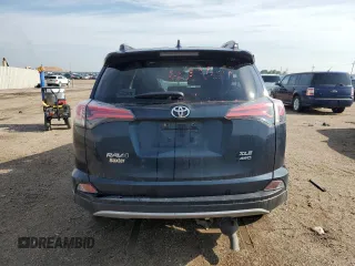 2018 Toyota RAV4 XLE z VIN JTMRFREV1JJ242564, wystawiony jako Copart lot #59093405 z przebiegiem 111 174 mil mil oraz Szkoda całkowita • Salvage title. Historia ofert i sprzedaży dostępna na DreamBid. Obrazek 6.