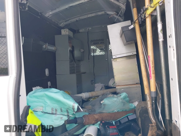 2023 Ford Transit Cargo с VIN 1FTBR2C84PKB85423, выставлен на аукционе IAAI как лот 42099152 с пробегом 48 328 миль миль и . История ставок и продаж доступна на DreamBid. Изображение 8.