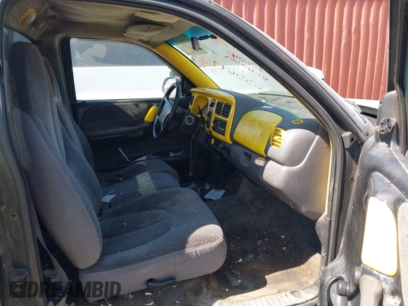 1998 Dodge Dakota SLT z VIN 1B7FL26X5WS635679, wystawiony jako IAAI lot #41688137 z przebiegiem 269 908 mil mil oraz . Historia ofert i sprzedaży dostępna na DreamBid. Obrazek 5.