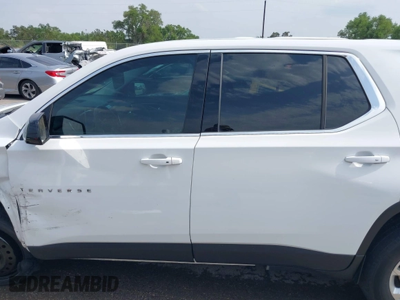 2020 Chevrolet Traverse LS z VIN 1GNERFKW4LJ314465, wystawiony jako IAAI lot #42030246 z przebiegiem 51 800 mil mil oraz . Historia ofert i sprzedaży dostępna na DreamBid. Obrazek 14.