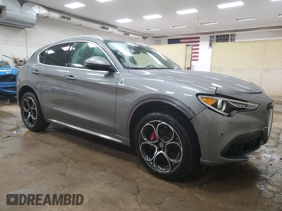 2020 Alfa Romeo Stelvio Ti z VIN ZASPAKBN1L7C88968, wystawiony jako Copart lot #51223235 z przebiegiem 79 530 mil mil oraz Szkoda całkowita • Salvage title. Historia ofert i sprzedaży dostępna na DreamBid. Obrazek 4.
