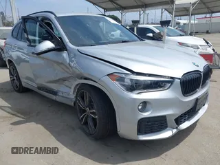 2017 BMW X1 xDrive28i z VIN WBXHT3C32H5F82687, wystawiony jako IAAI lot #42245057 z przebiegiem Nie podano mil oraz . Historia ofert i sprzedaży dostępna na DreamBid. Obrazek 1.