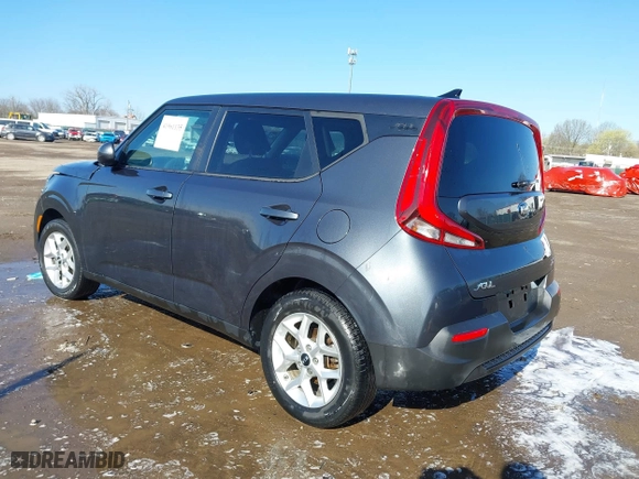2021 Kia Soul X-Line with VIN KNDJ23AU2M7739644, listed as a IAAI auction lot 41961135 with 32,256 mi miles. Bid and sale history available at carsss.com. Image 3.