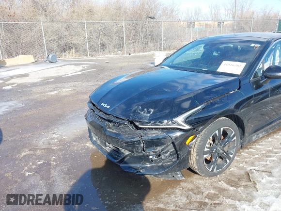 2024 Kia K5 GT-Line z VIN 5XXG64J28RG255382, wystawiony jako IAAI lot #41516382 z przebiegiem 12 330 mil mil oraz . Historia ofert i sprzedaży dostępna na DreamBid. Obrazek 6.