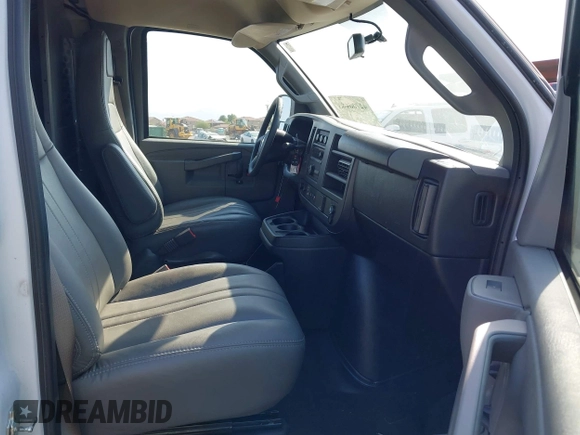 2024 Chevrolet Express Cargo with VIN 1GCWGAFP5R1282188, listed as a IAAI auction lot 42706483 with 10,116 mi miles and . Bid and sale history available at DreamBid. Image 5.