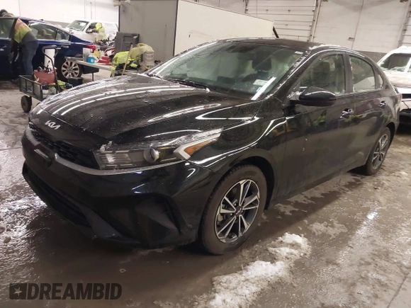 2024 Kia Forte LXS z VIN 3KPF24AD1RE758415, wystawiony jako IAAI lot #41227094 z przebiegiem 11 615 mil mil oraz . Historia ofert i sprzedaży dostępna na DreamBid. Obrazek 2.