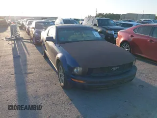 2005 Ford Mustang Deluxe with VIN 1ZVFT80N155124281, listed as a IAAI auction lot 41941404 with 1 mi miles. Bid and sale history available at carsss.com. Image 1.