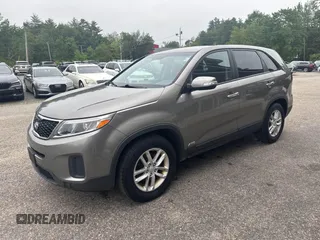 2014 Kia Sorento LX z VIN 5XYKTCA69EG542686, wystawiony jako IAAI lot #42475453 z przebiegiem 128 962 mil mil oraz . Historia ofert i sprzedaży dostępna na DreamBid. Obrazek 2.